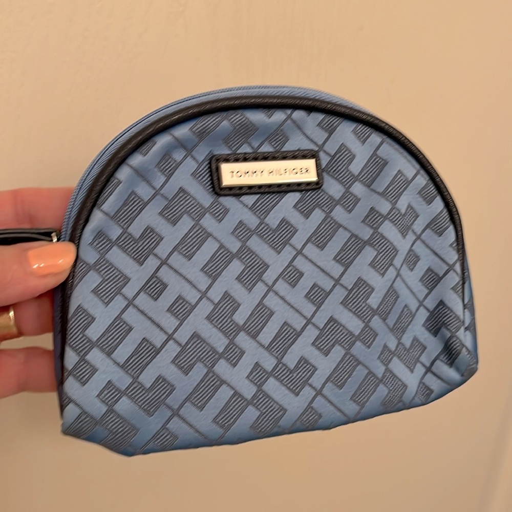 TOMMY HILFIGER Blue 5x7 Cosmetic Bag